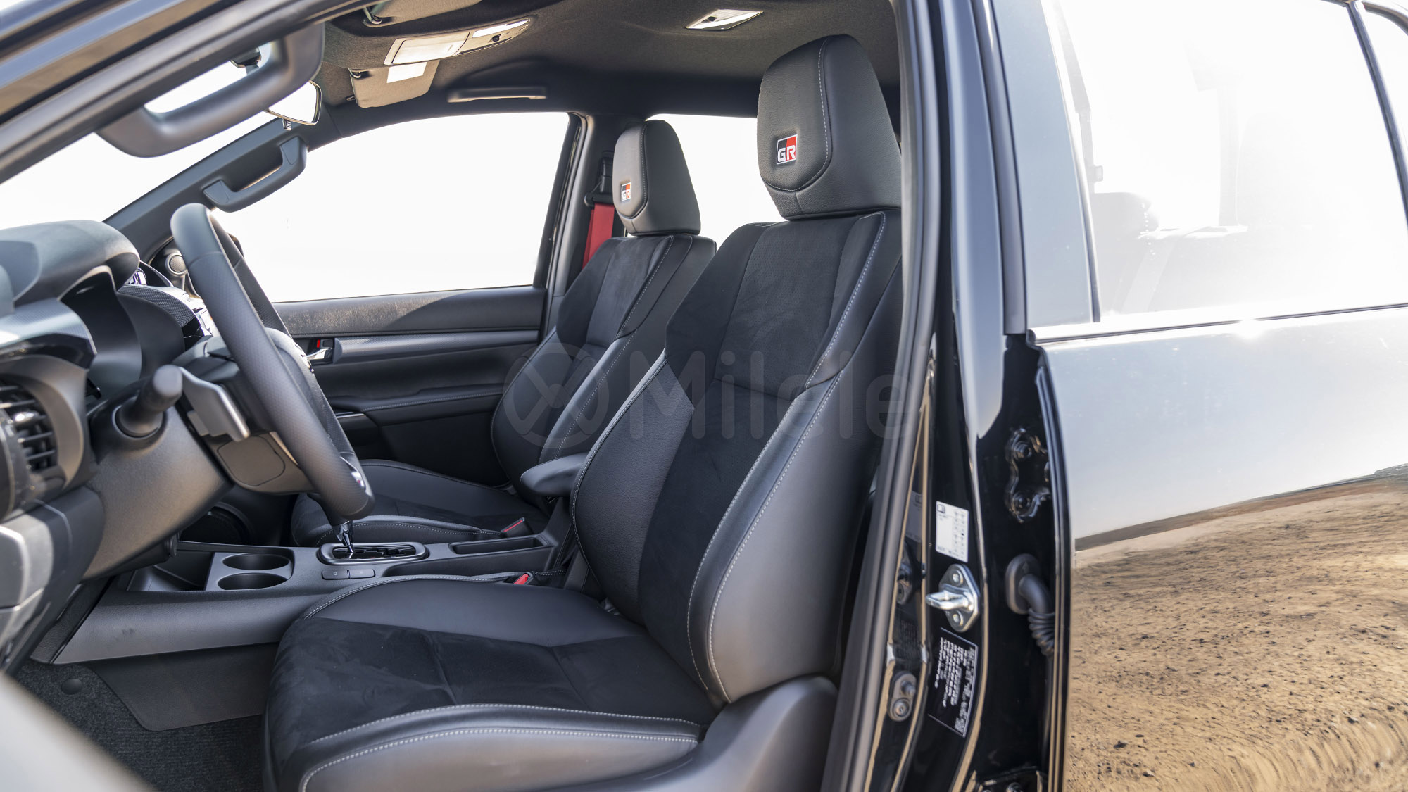 
								(LHD) HILUX GRS 4.0P AT full									