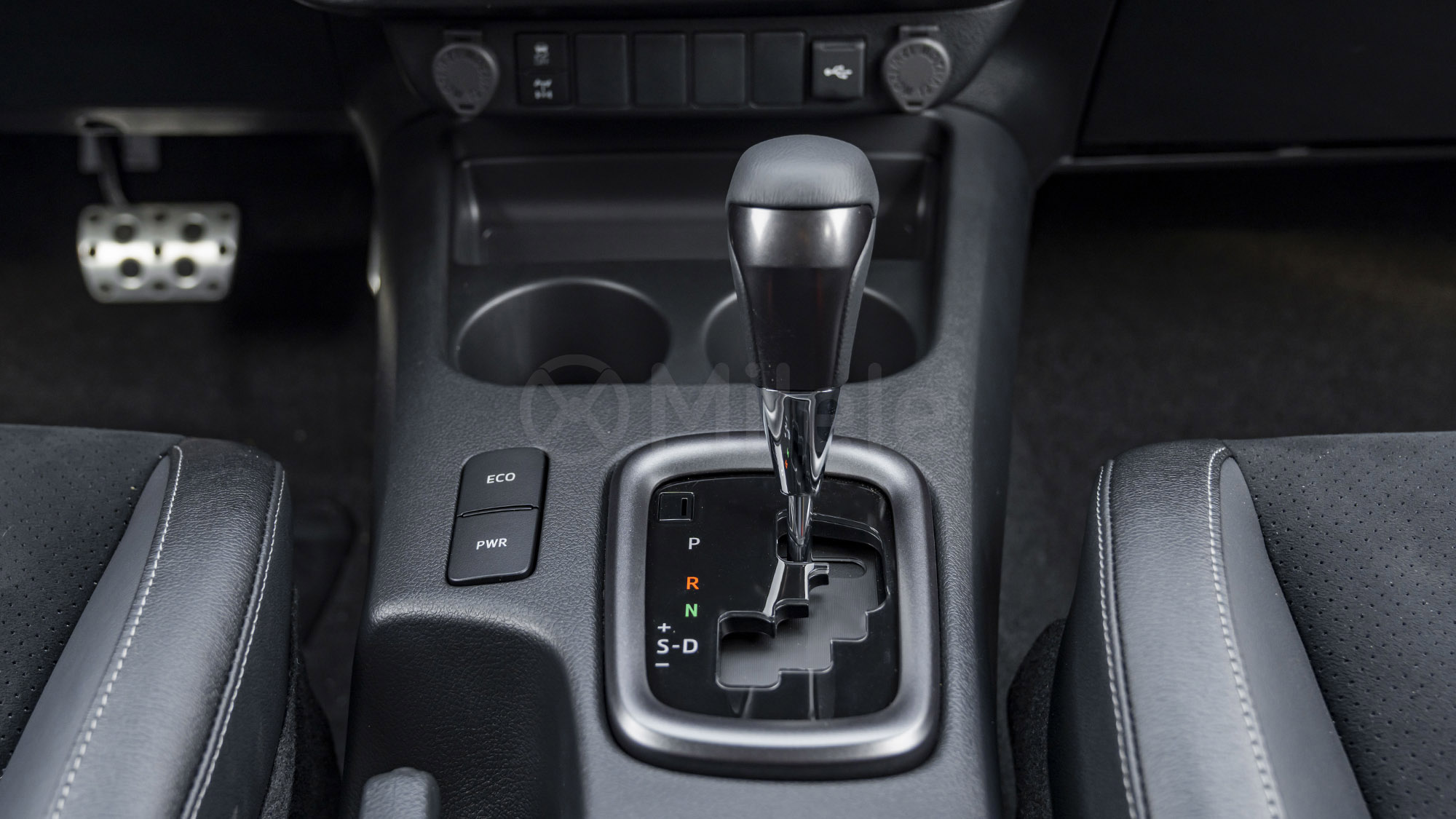 
								(LHD) HILUX GRS 4.0P AT full									