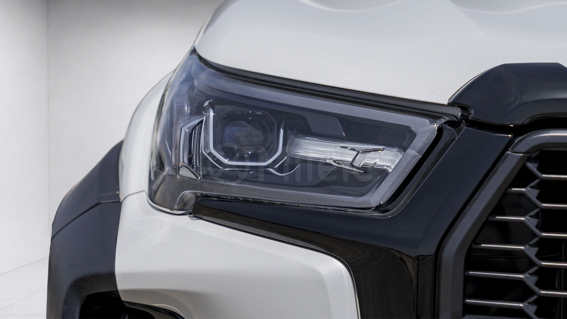 
(LHD) TOYOTA HILUX GRS 4.0P AT MY2026 – WHITE full									