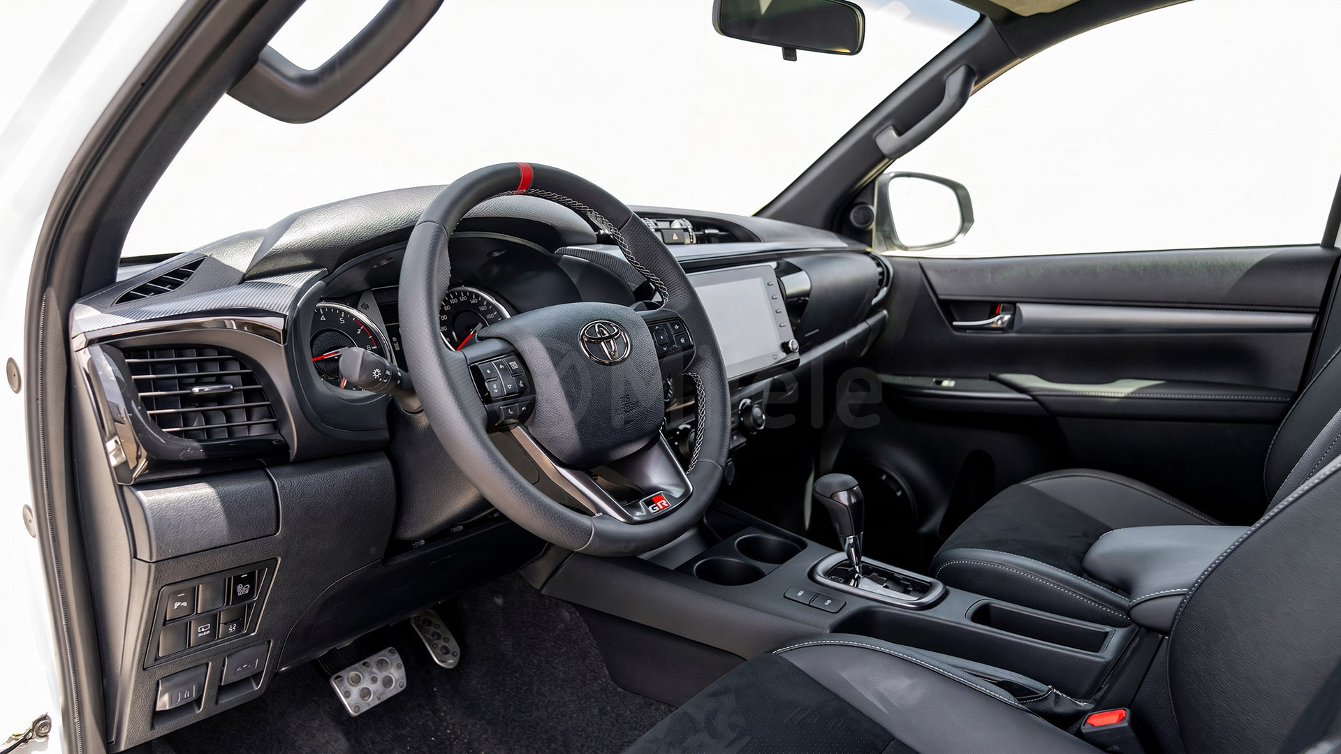 
(LHD) TOYOTA HILUX GRS 4.0P AT MY2026 – WHITE full									