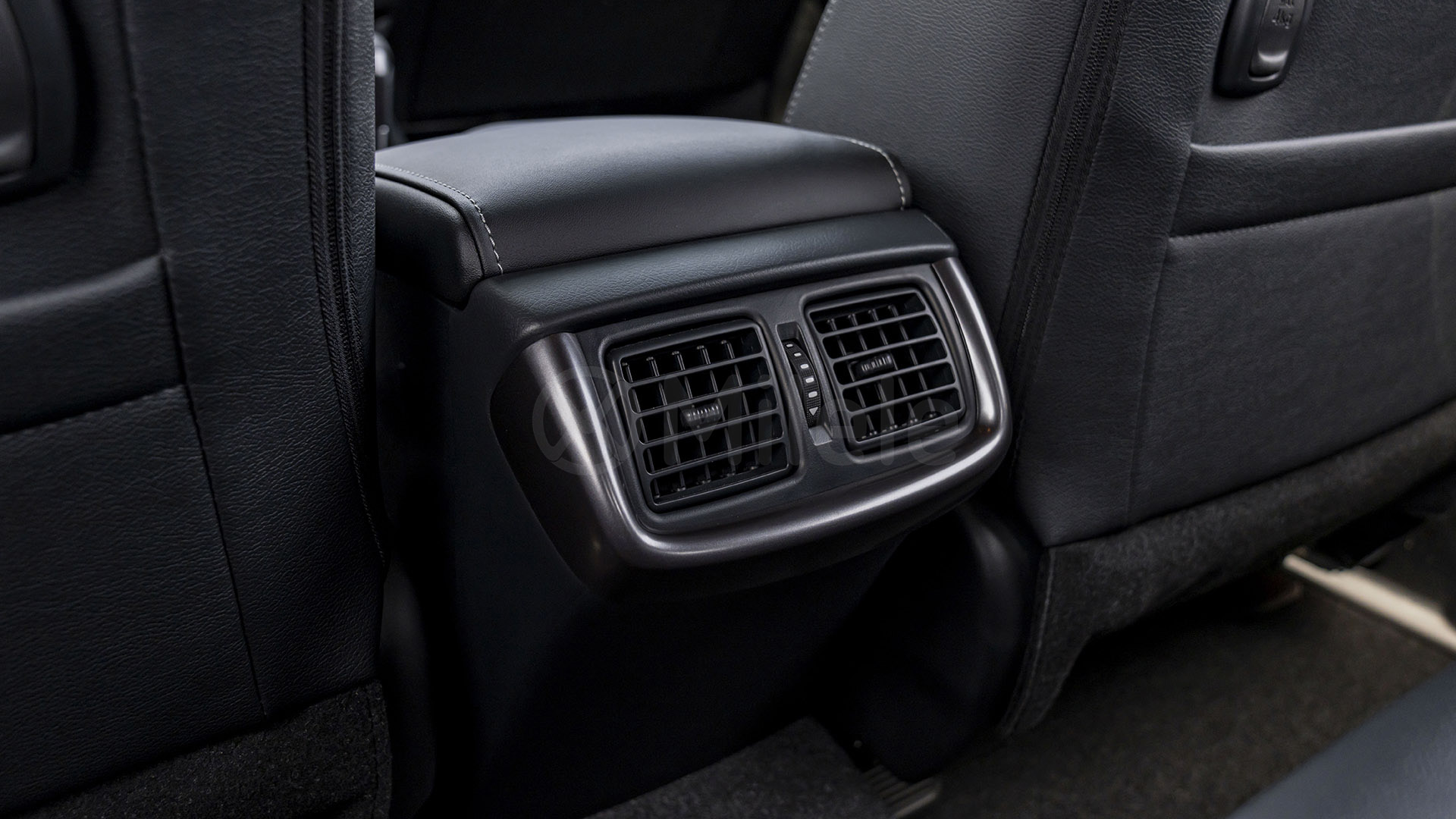 
(LHD) TOYOTA HILUX GRS 4.0P AT MY2026 – WHITE full									