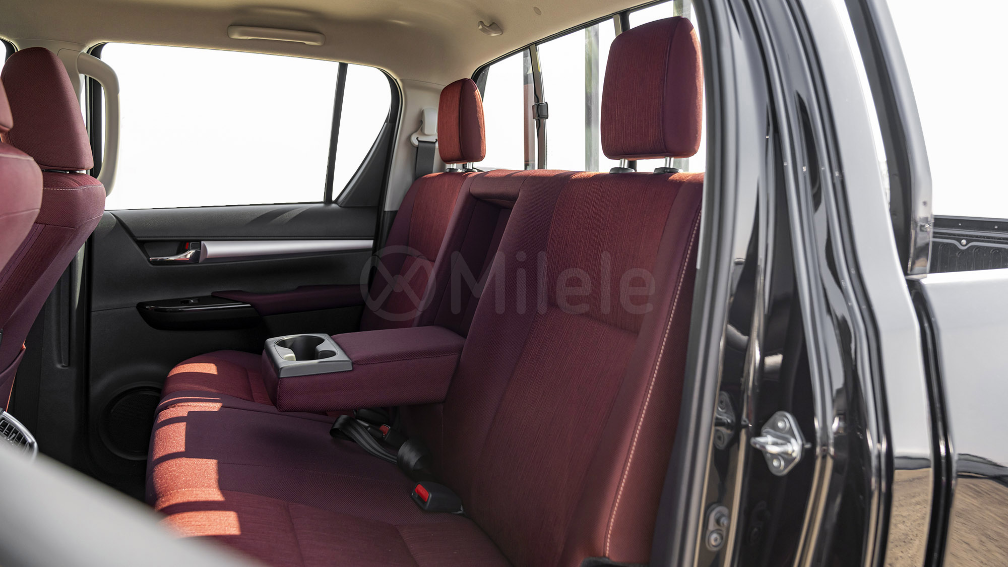 
(LHD) TOYOTA HILUX TRD 4.0P AT MY2026 – Black full									