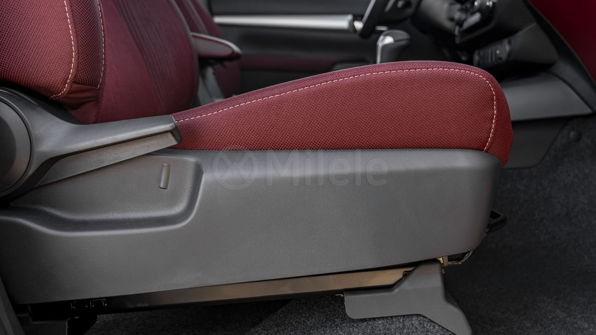 
(LHD) TOYOTA HILUX TRD 4.0P AT MY2026 – Black full									