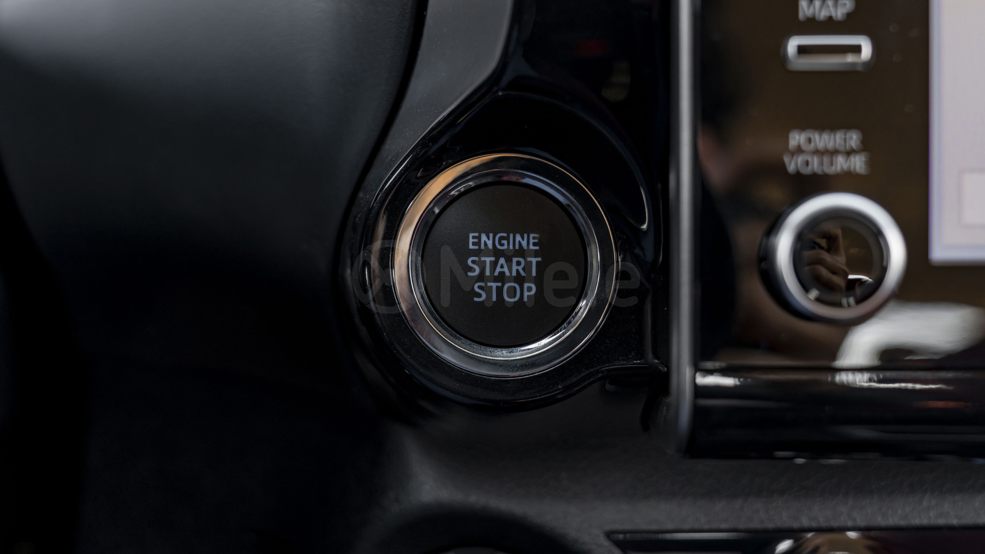 
(LHD) TOYOTA HILUX TRD 4.0P AT MY2026 – Black full									
