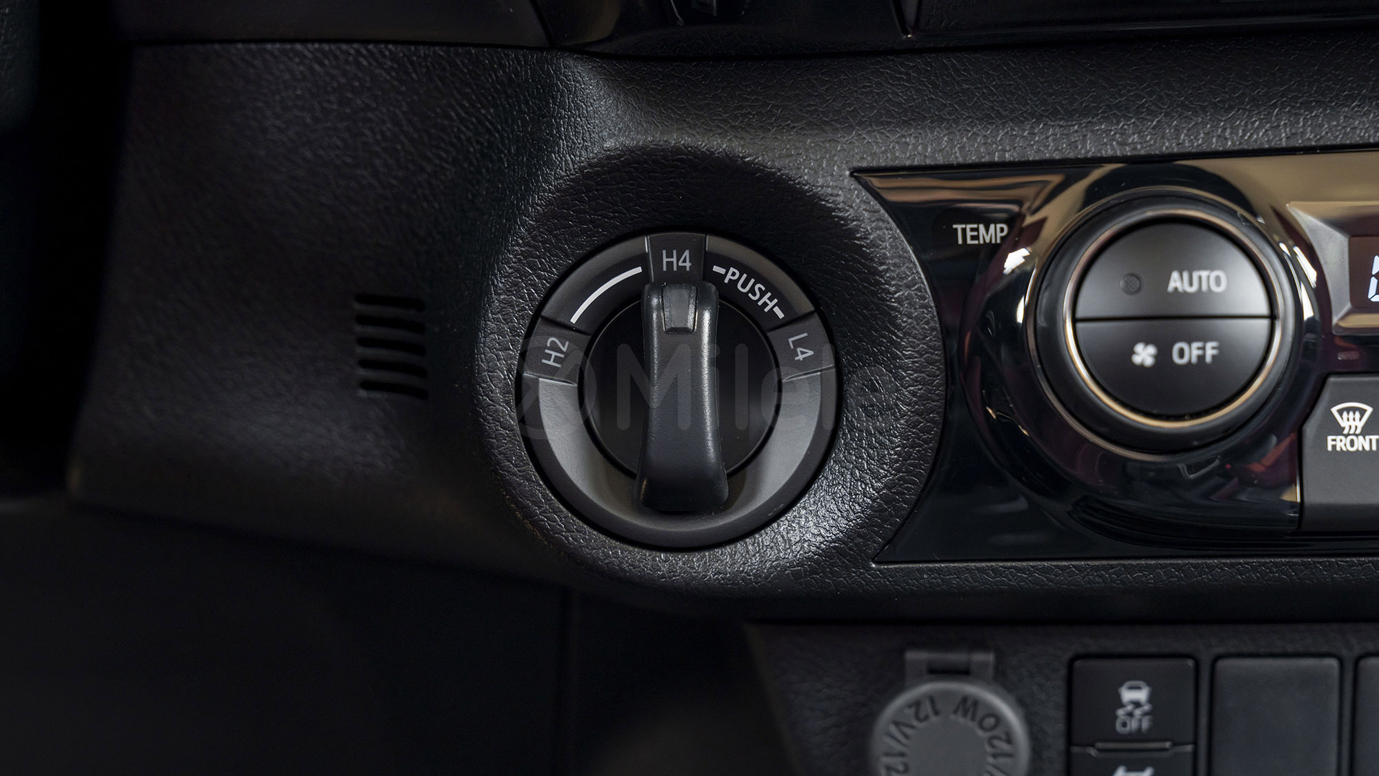 
(LHD) TOYOTA HILUX TRD 4.0P AT MY2026 – Black full									