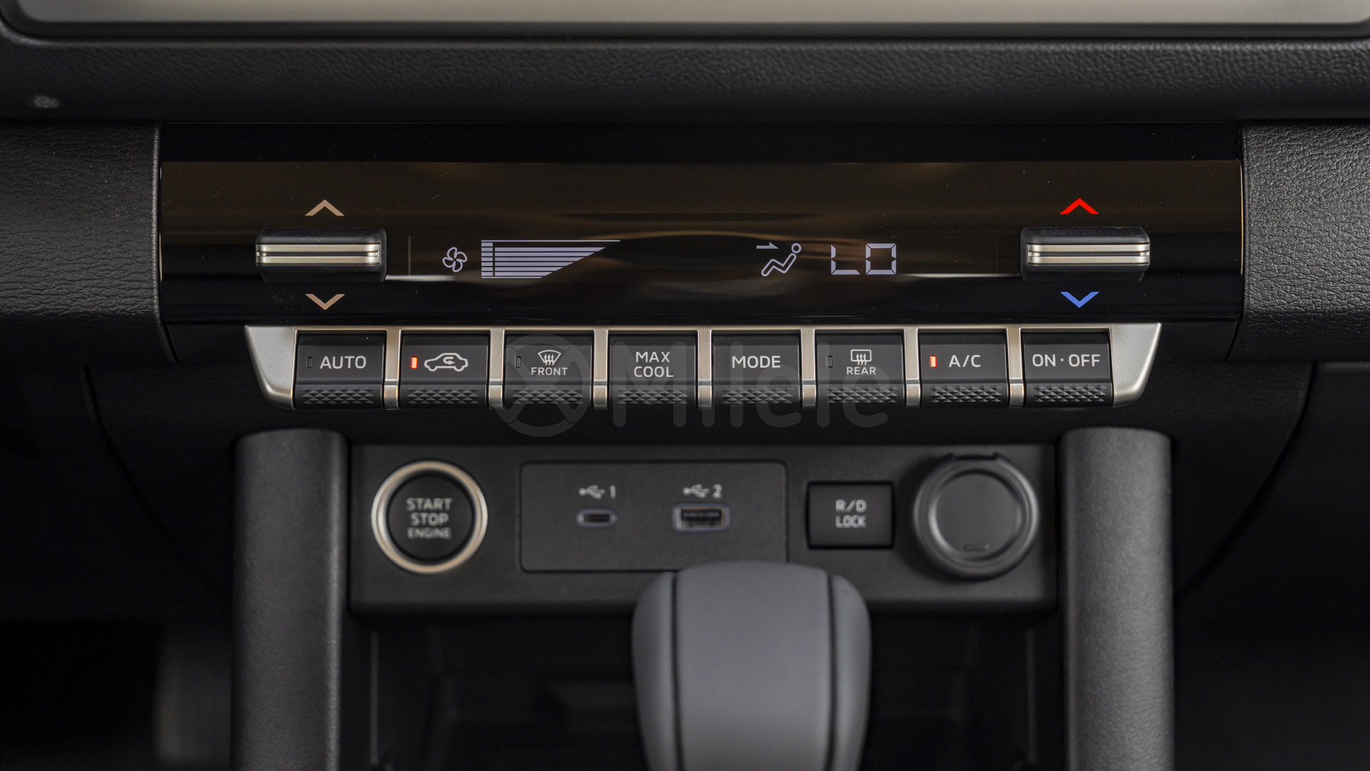 
								(LHD) MITSUBISHI L200 SPORTERO DC CHROME EDITION 2.4D AT 4WD MY2026 – BRONZE full									