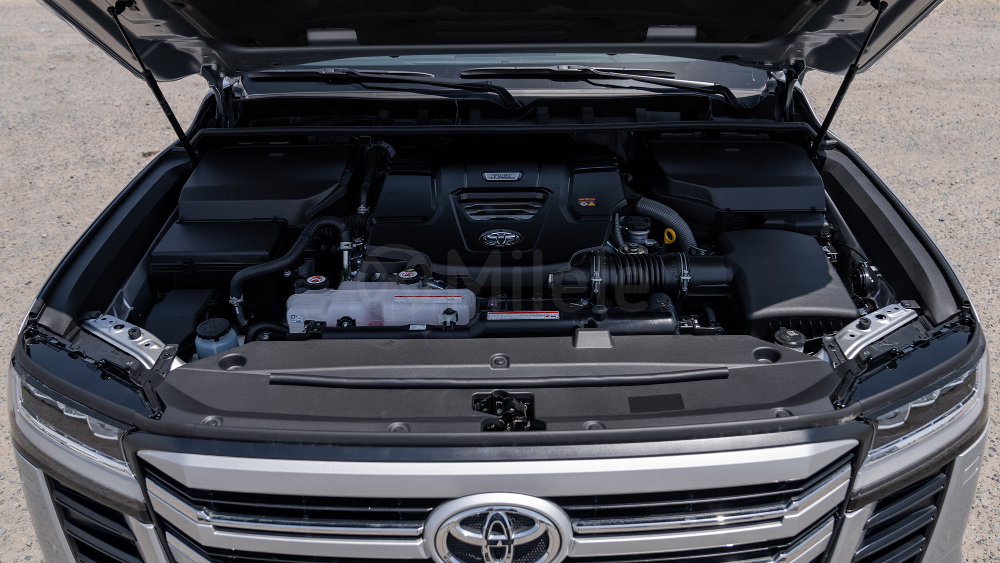 
(LHD) TOYOTA LC300 VXR 3.3D AT MY2025 – SILVER full									
