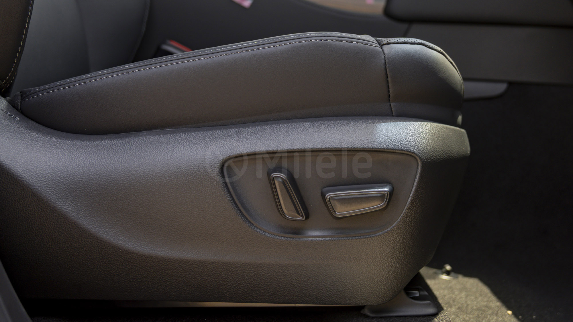 
								(LHD) TOYOTA LC300 VX 3.3D AT AWD MY2025 – GREY full									
