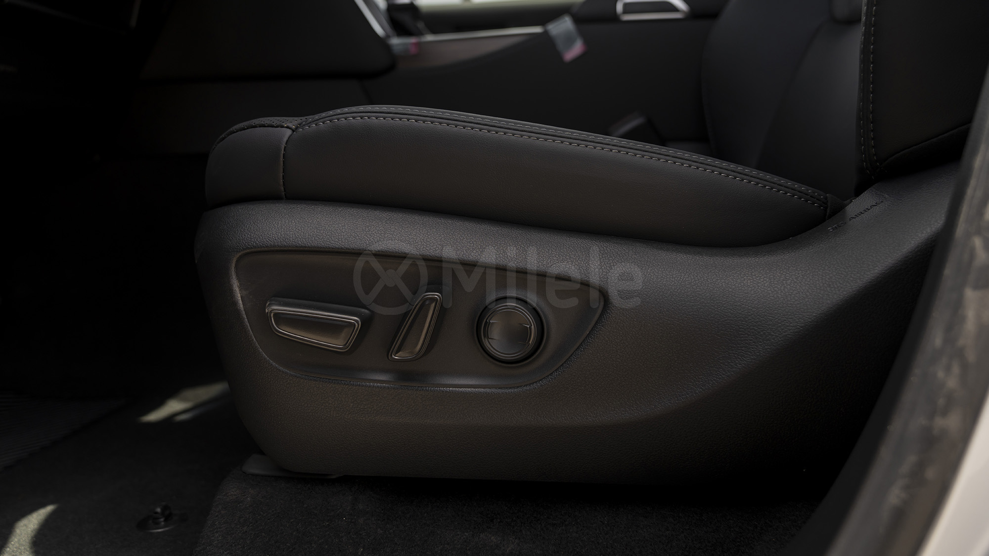 
								(LHD) TOYOTA LC300 VX 3.3D AT AWD MY2025 – SILVER full									