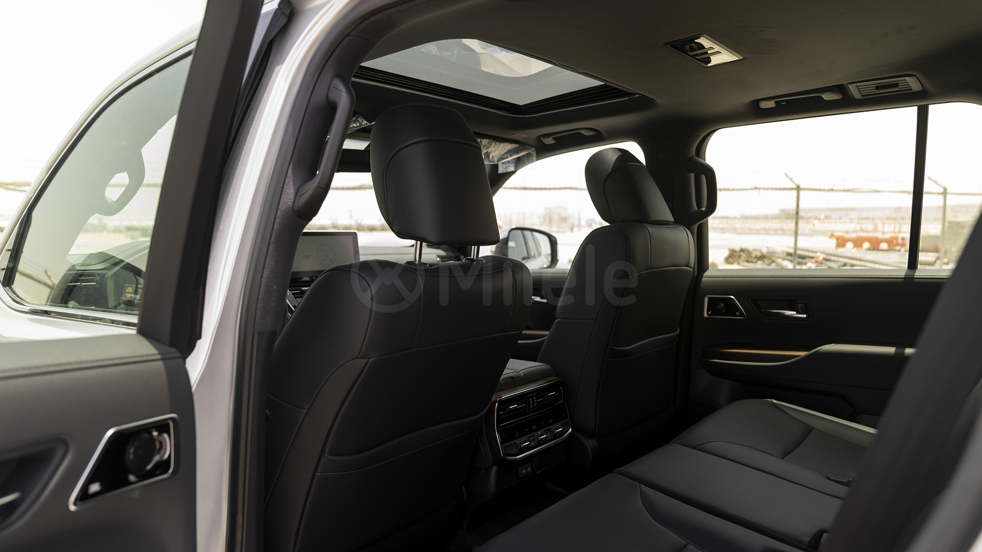
								(LHD) TOYOTA LC300 VX 3.3D AT AWD MY2025 – SILVER full									