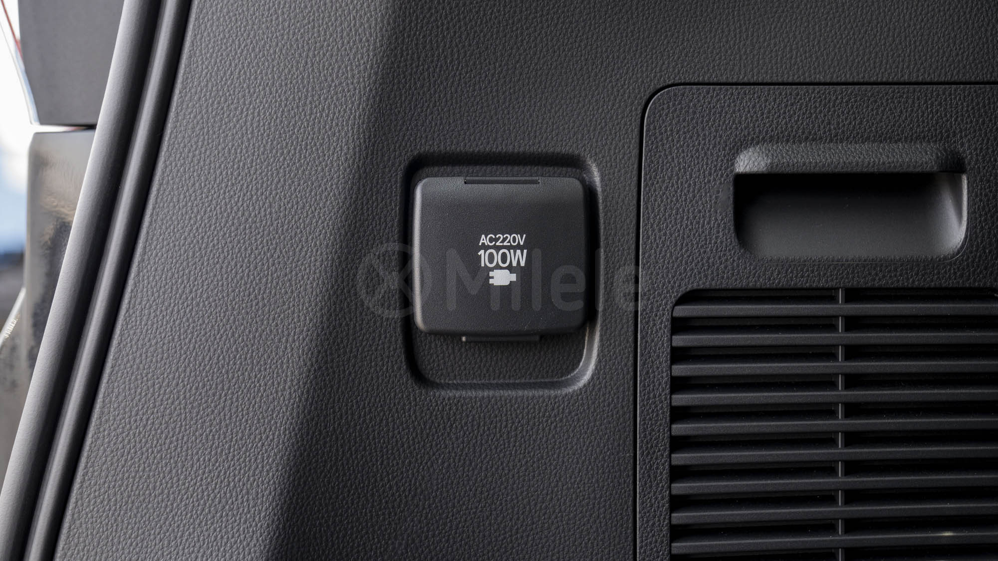 
(LHD) TOYOTA LC300 GXR 3.3D AT MY2025 – BLACK full									