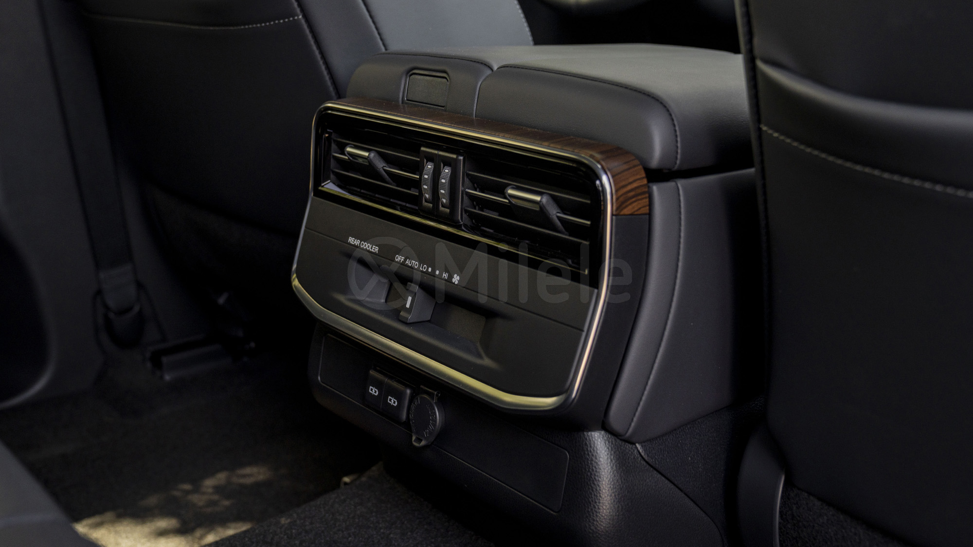 
(LHD) TOYOTA LC300 GXR 3.3D AT MY2025 – BLACK full									
