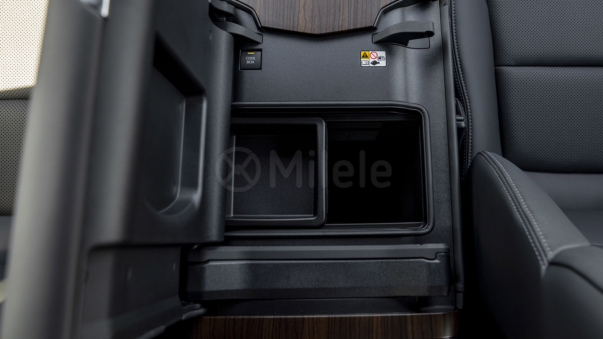 
(LHD) TOYOTA LC300 GXR 3.3D AT MY2025 – BLACK full									