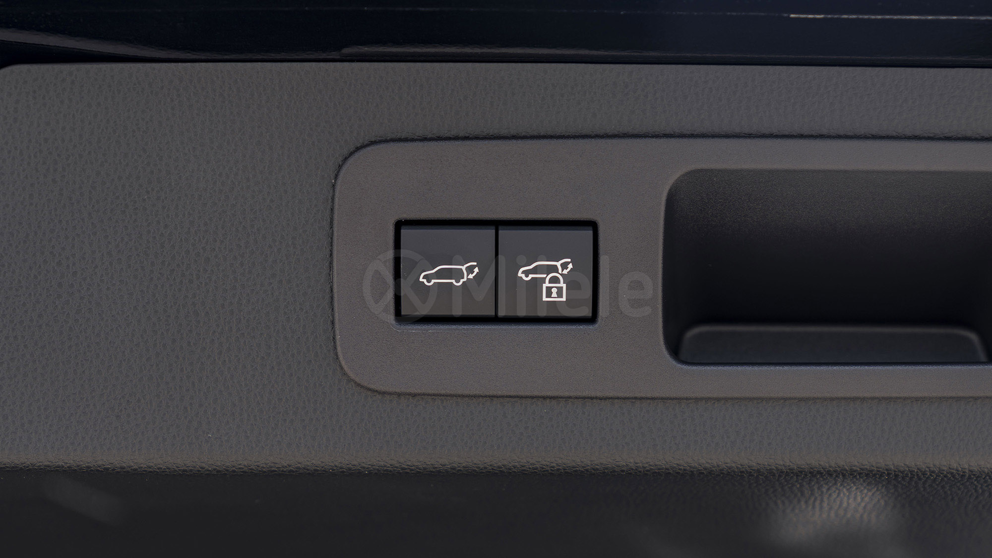 
(LHD) TOYOTA LC300 VX 3.3D AT MY2026 – ATTITUDEBLACK full									
