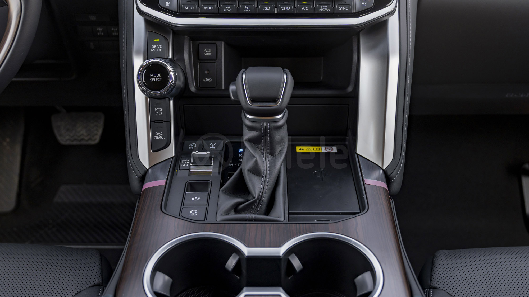 
(LHD) TOYOTA LC300 VX 3.3D AT MY2026 – ATTITUDEBLACK full									