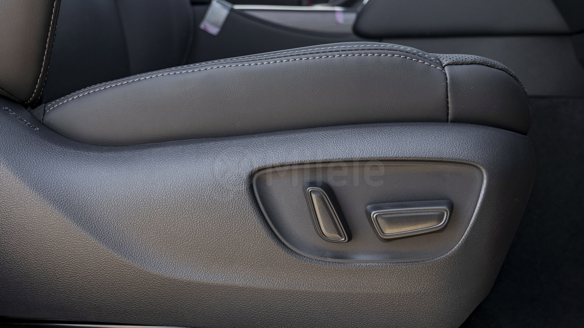 
(LHD) TOYOTA LC300 VX 3.3D AT MY2026 – ATTITUDEBLACK full									