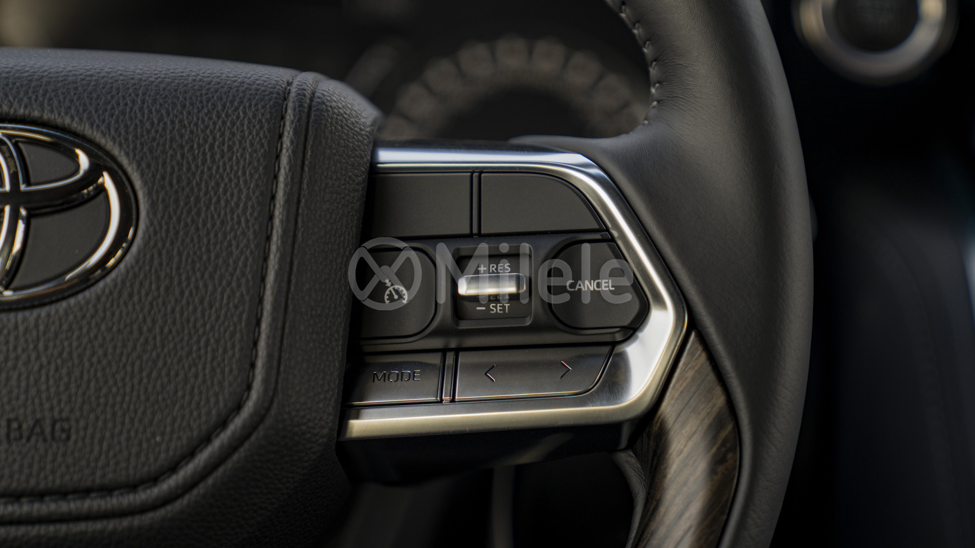 
(LHD) TOYOTA LC300 VX 3.5P AT MY2025 – BLACK full									