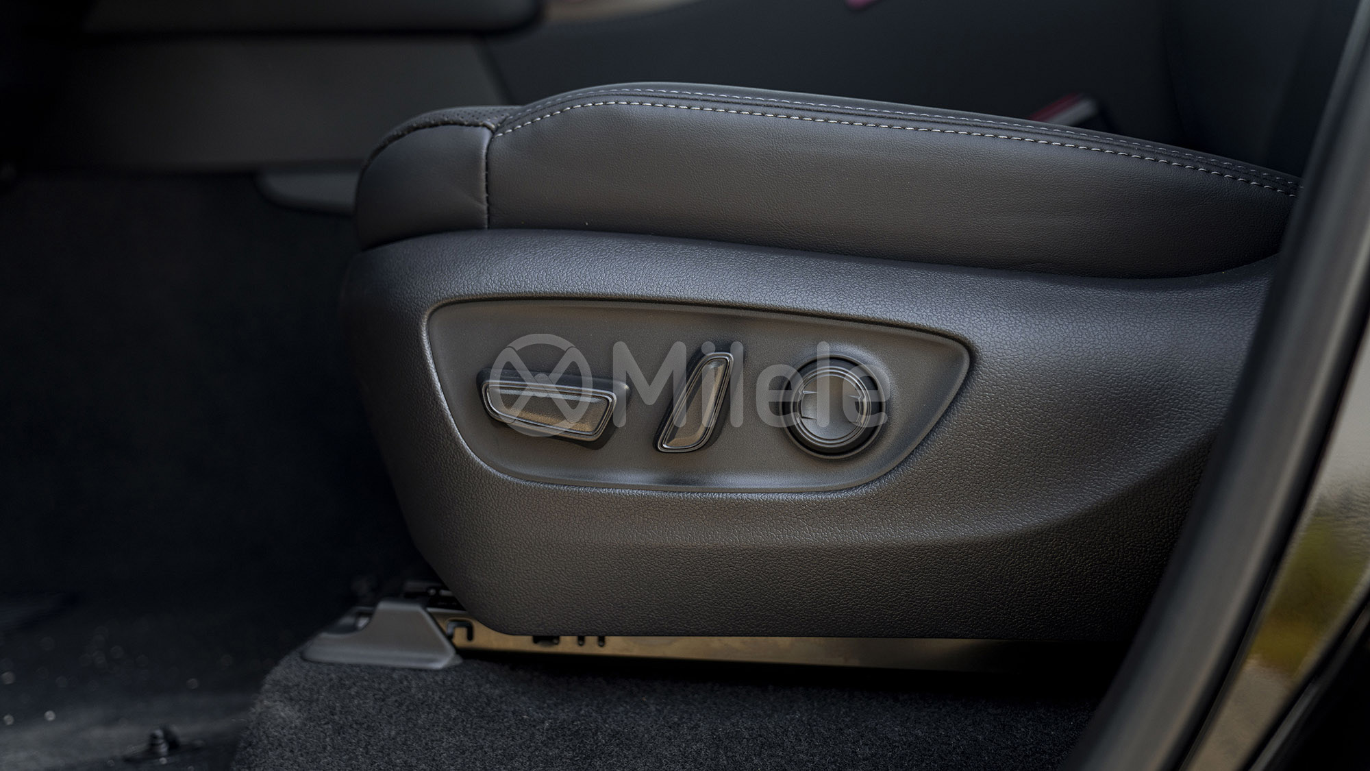 
(LHD) TOYOTA LC300 VX 3.5P AT MY2025 – BLACK full									