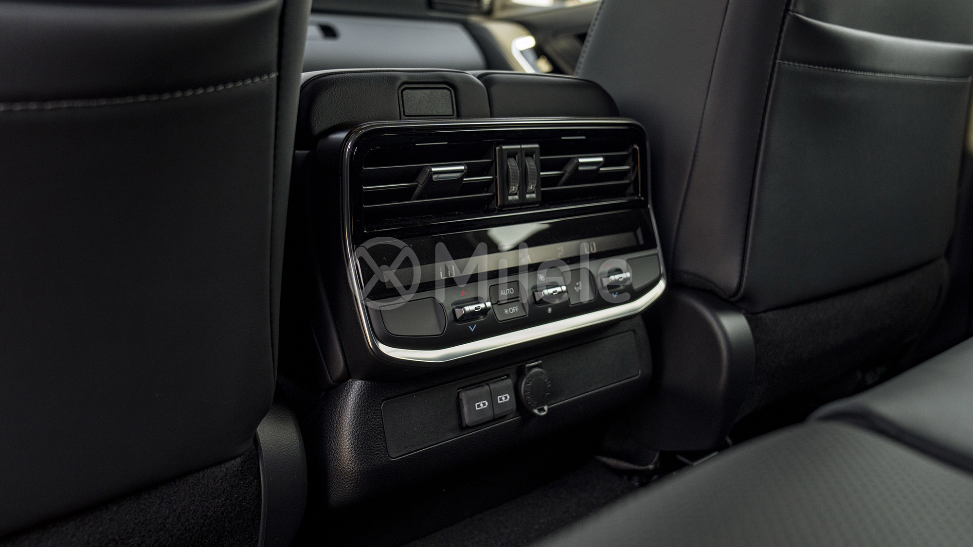 
(LHD) TOYOTA LC300 VX 3.5P AT MY2025 – BLACK full									
