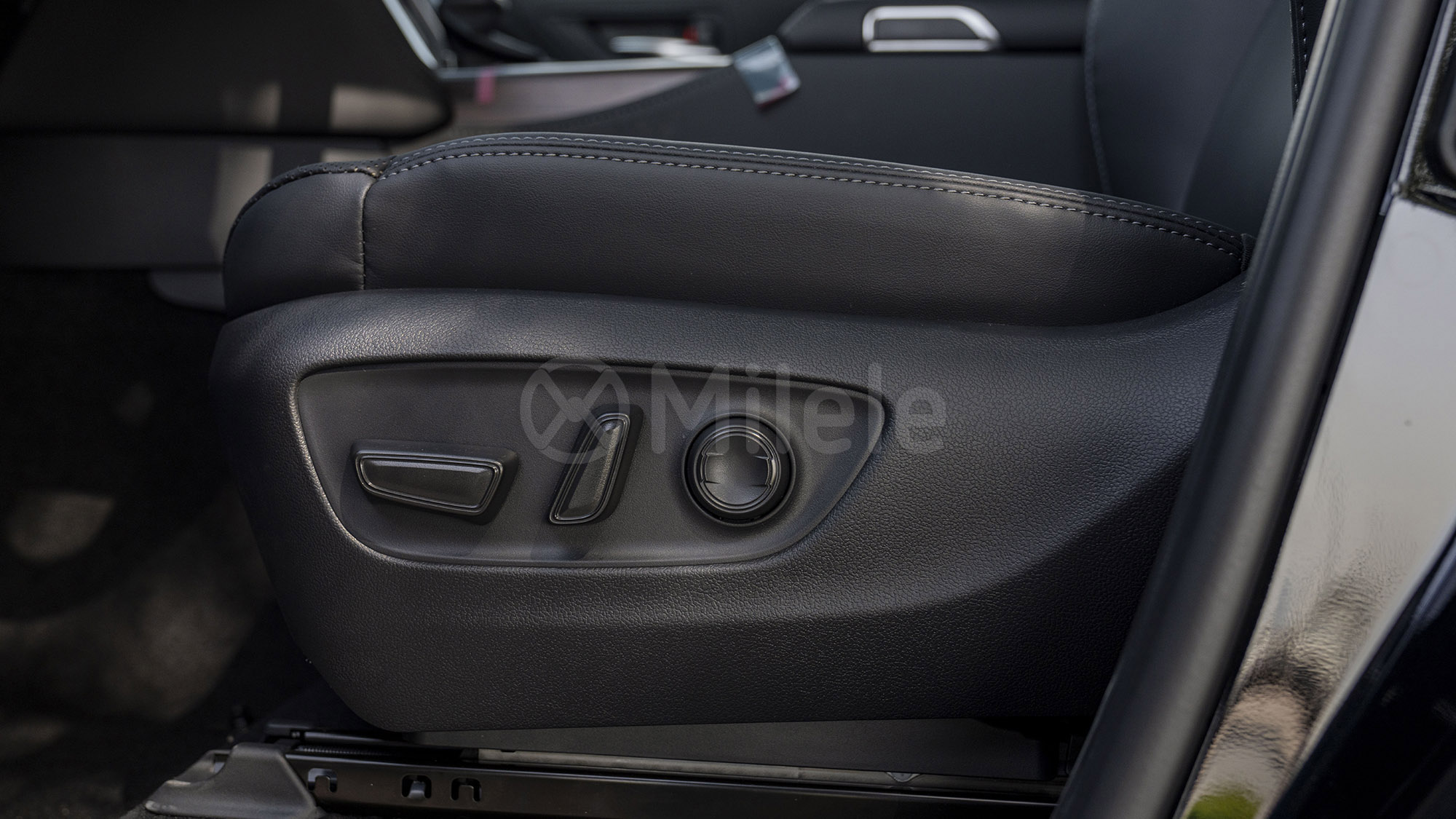 
								(LHD) TOYOTA LC300 VX 3.5P AT AWD MY2025 – ATTITUDE BLACK full									