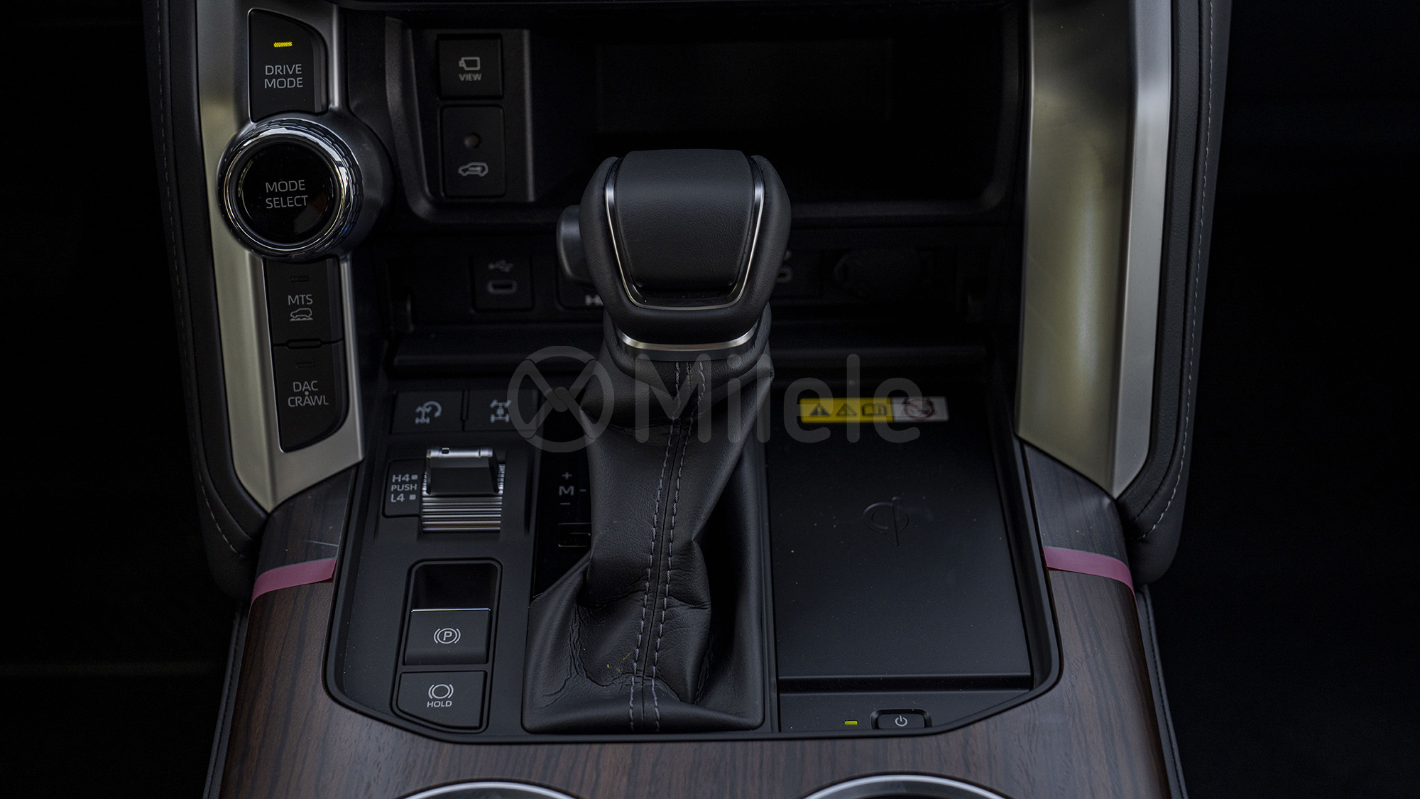 
								(LHD) TOYOTA LC300 VX 3.5P AT AWD MY2025 – ATTITUDE BLACK full									