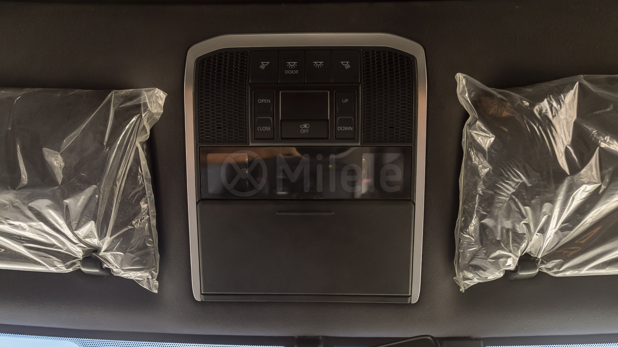 
								(LHD) TOYOTA LC300 VXR 3.5P AT AWD MY2025 – BLACK full									