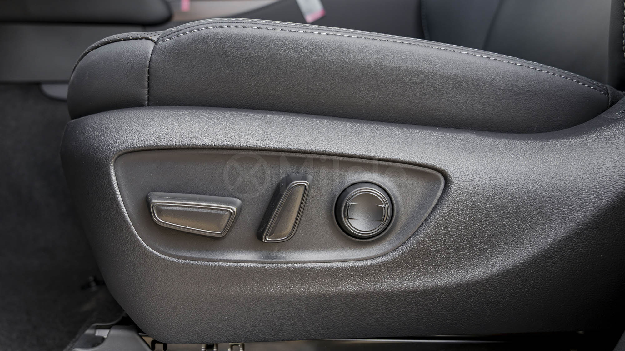 
								(LHD) TOYOTA LC300 VX 3.5P AT MY2026 – ATTITUDE BLACK full									