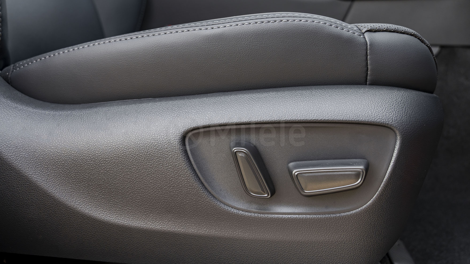 
								(LHD) TOYOTA LC300 VX 3.5P AT MY2026 – ATTITUDE BLACK full									
