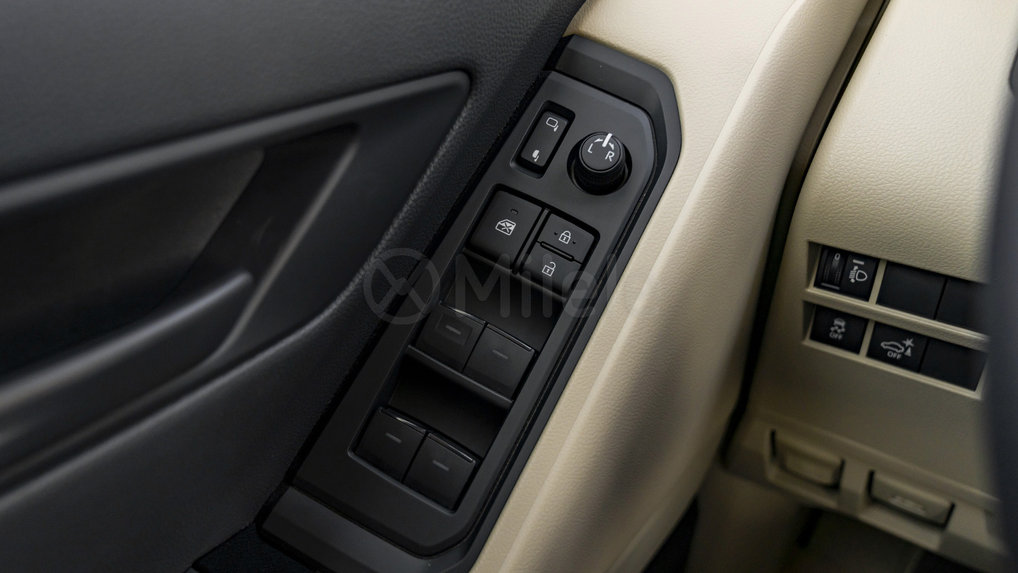 
								(LHD) TOYOTA LC300 EXR 4.0P AT 4X4 MY2025 – BLACK full									
