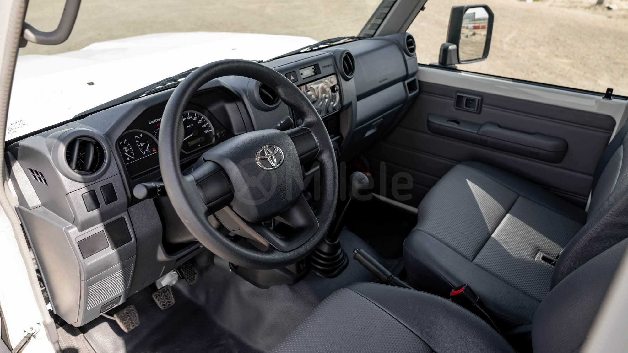 
(LHD) TOYOTA LC78 4.2D MT MY2025 – WHITE full									
