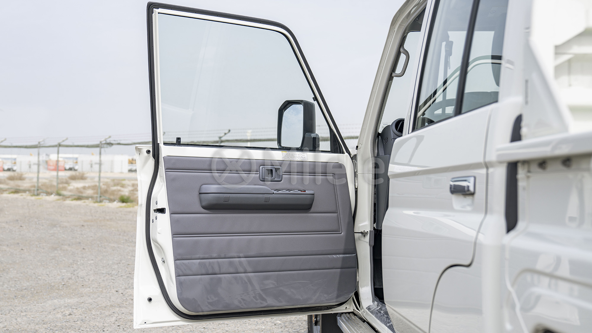 
(LHD) TOYOTA LC79DC 4.0P MT MY2025 – WHITE full									