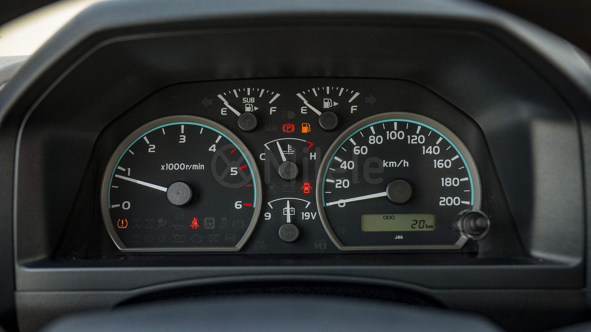 
(LHD) TOYOTA LC79SC 2.8D MT MY2025 – BEIGE full									