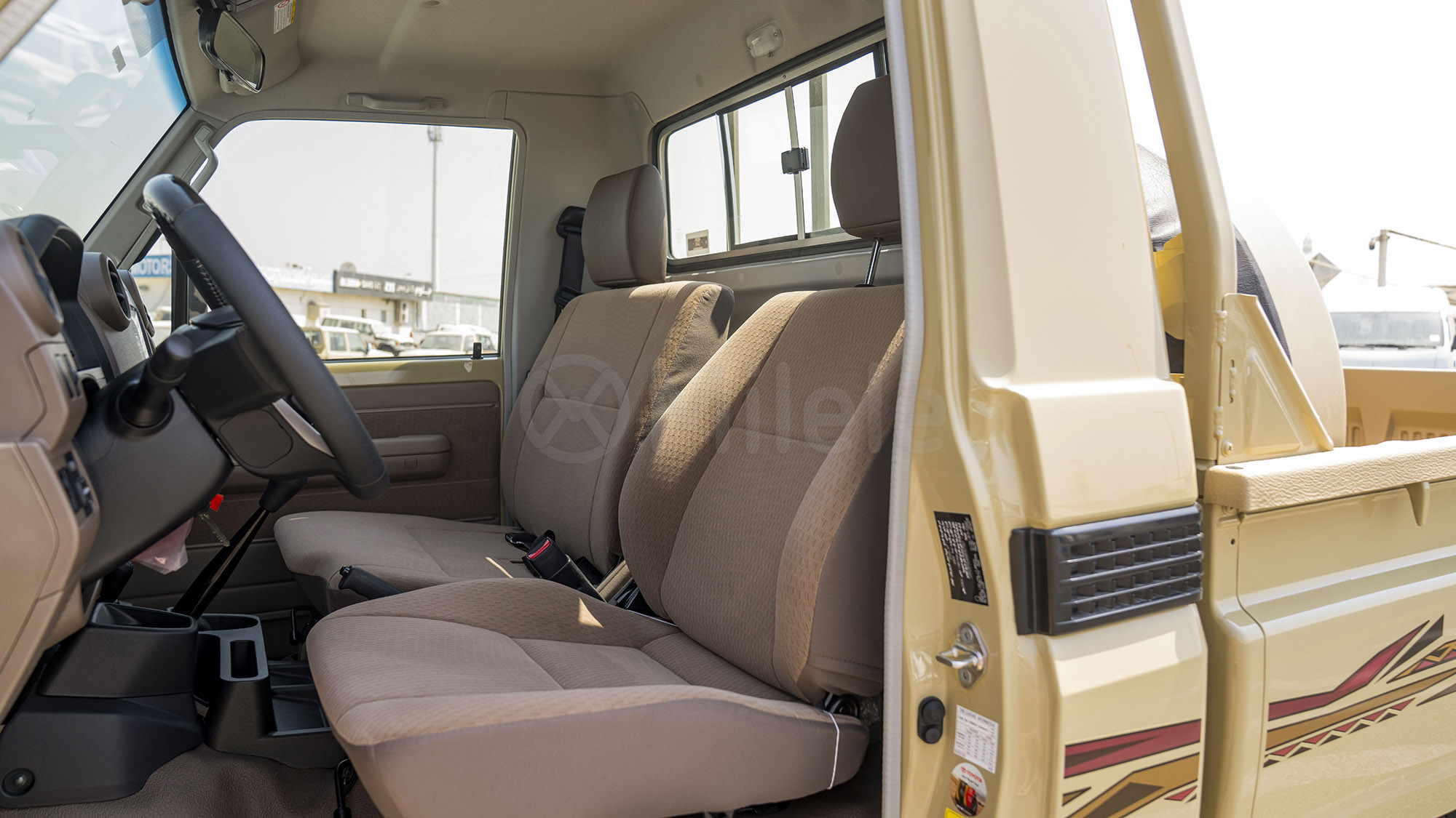 
(LHD) TOYOTA LC79SC 2.8D MT MY2025 – BEIGE full									