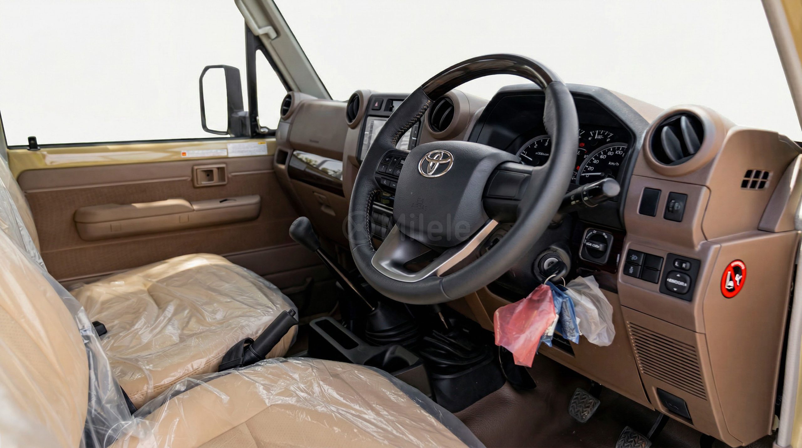 
(RHD) TOYOTA LC79SC 2.8D MT 4X4 TO CONVERSION MY2025 – BEIGE full									