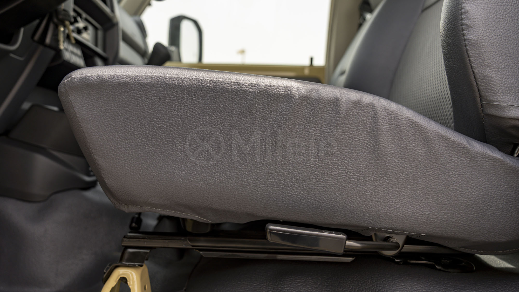
(LHD) TOYOTA LC79SC 4.0P MT 4X4 MY2025 – BEIGE full									