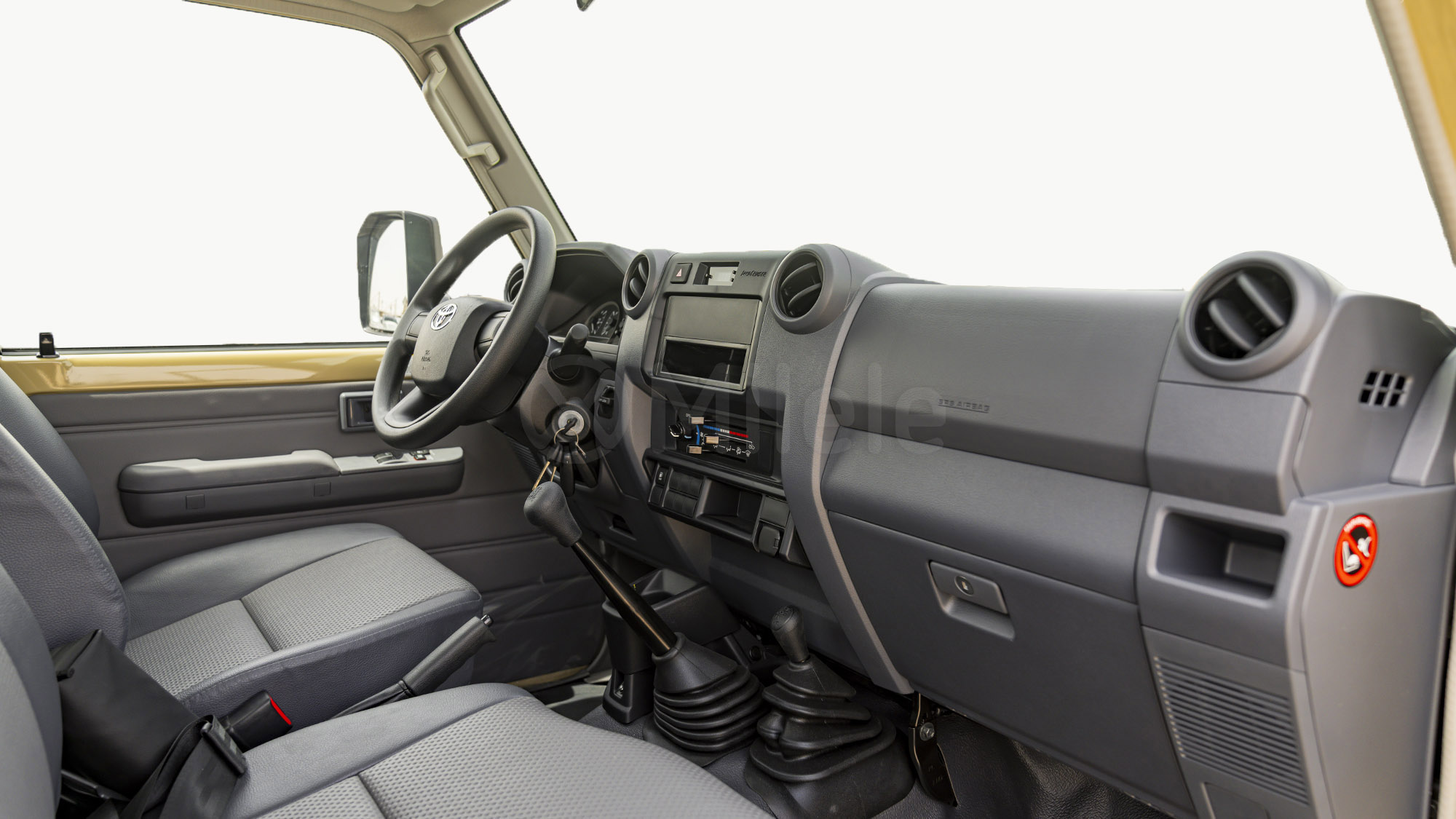 
(LHD) TOYOTA LC79SC 4.0P MT 4X4 MY2025 – BEIGE full									