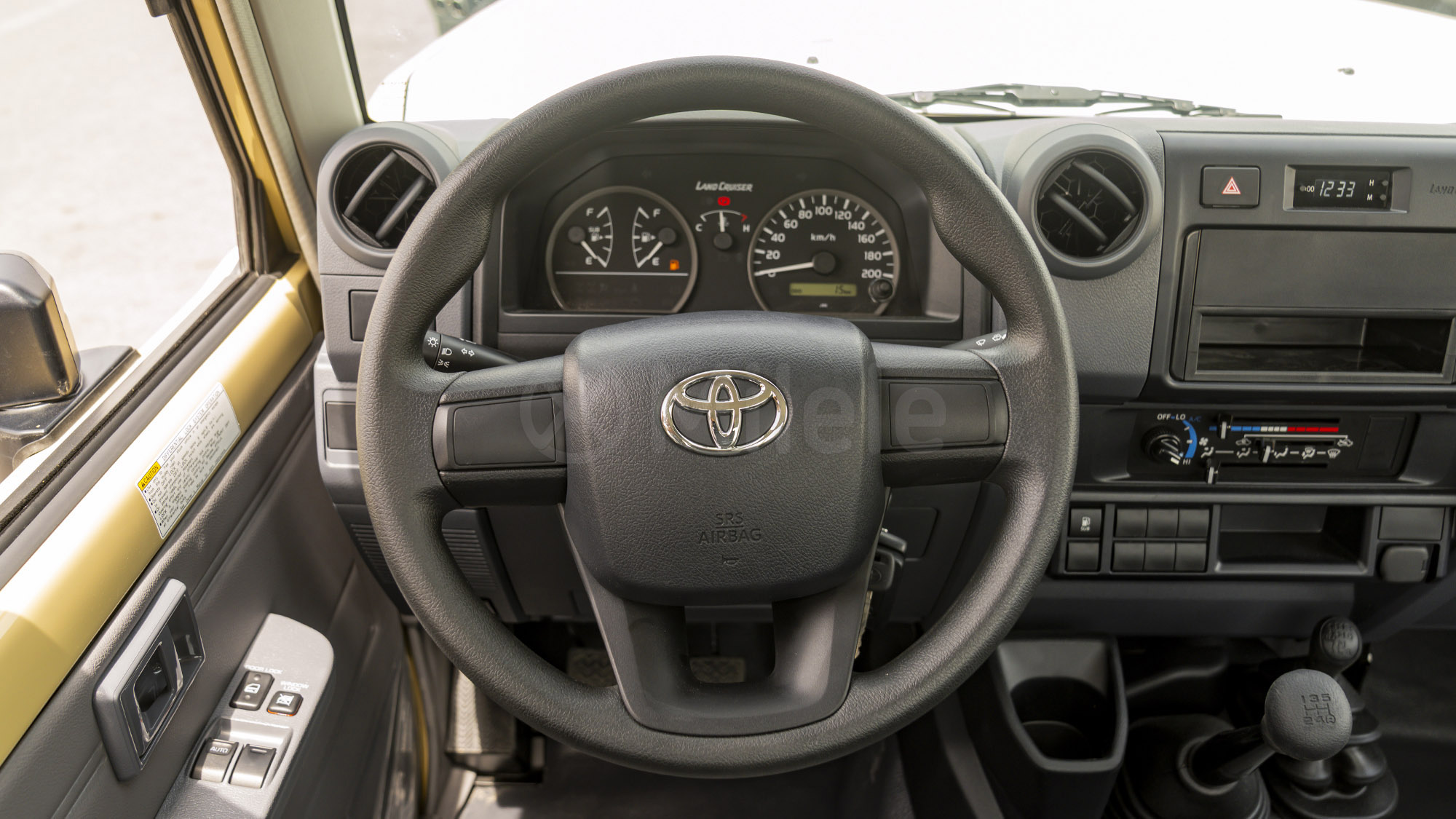 
(LHD) TOYOTA LC79SC 4.0P MT 4X4 MY2025 – BEIGE full									