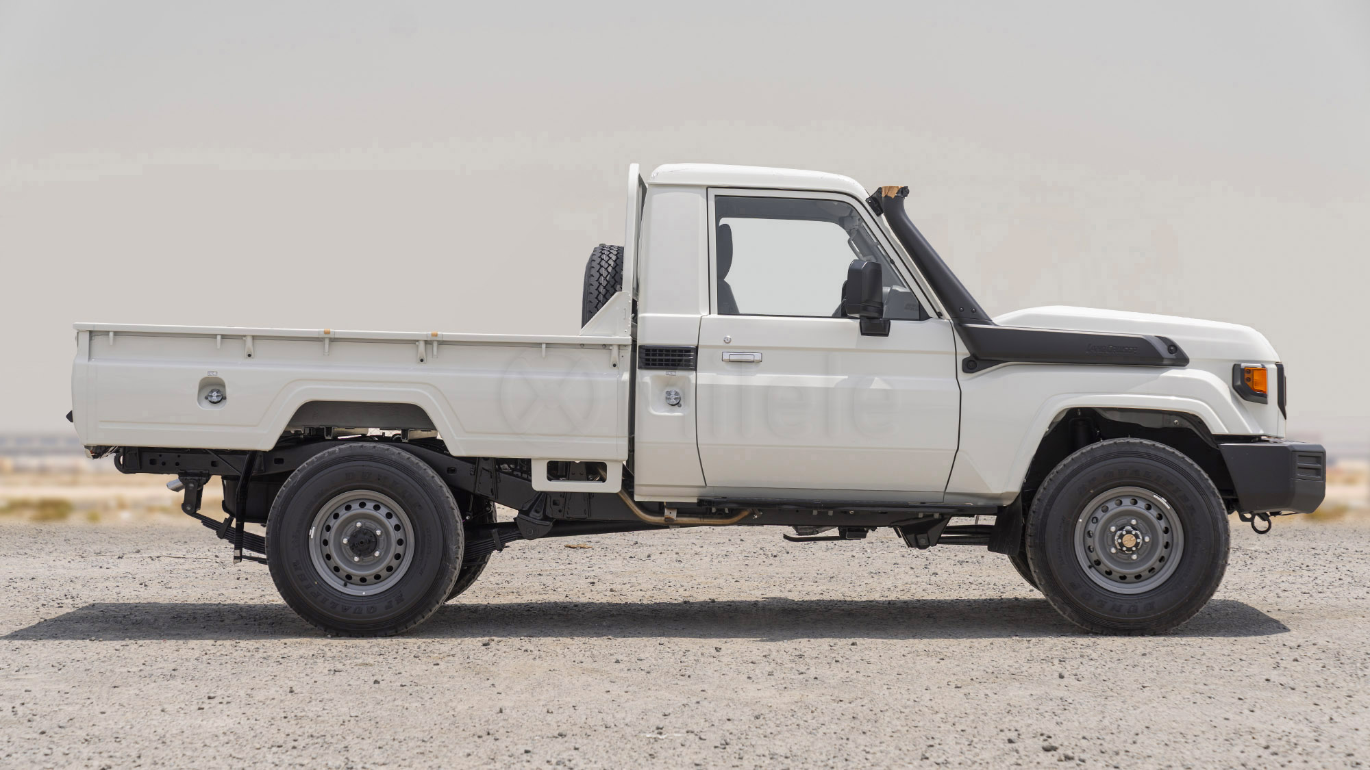 
								(LHD) TOYOTA LC79SC 4.0P MT 4X4 MY2025 – WHITE full									