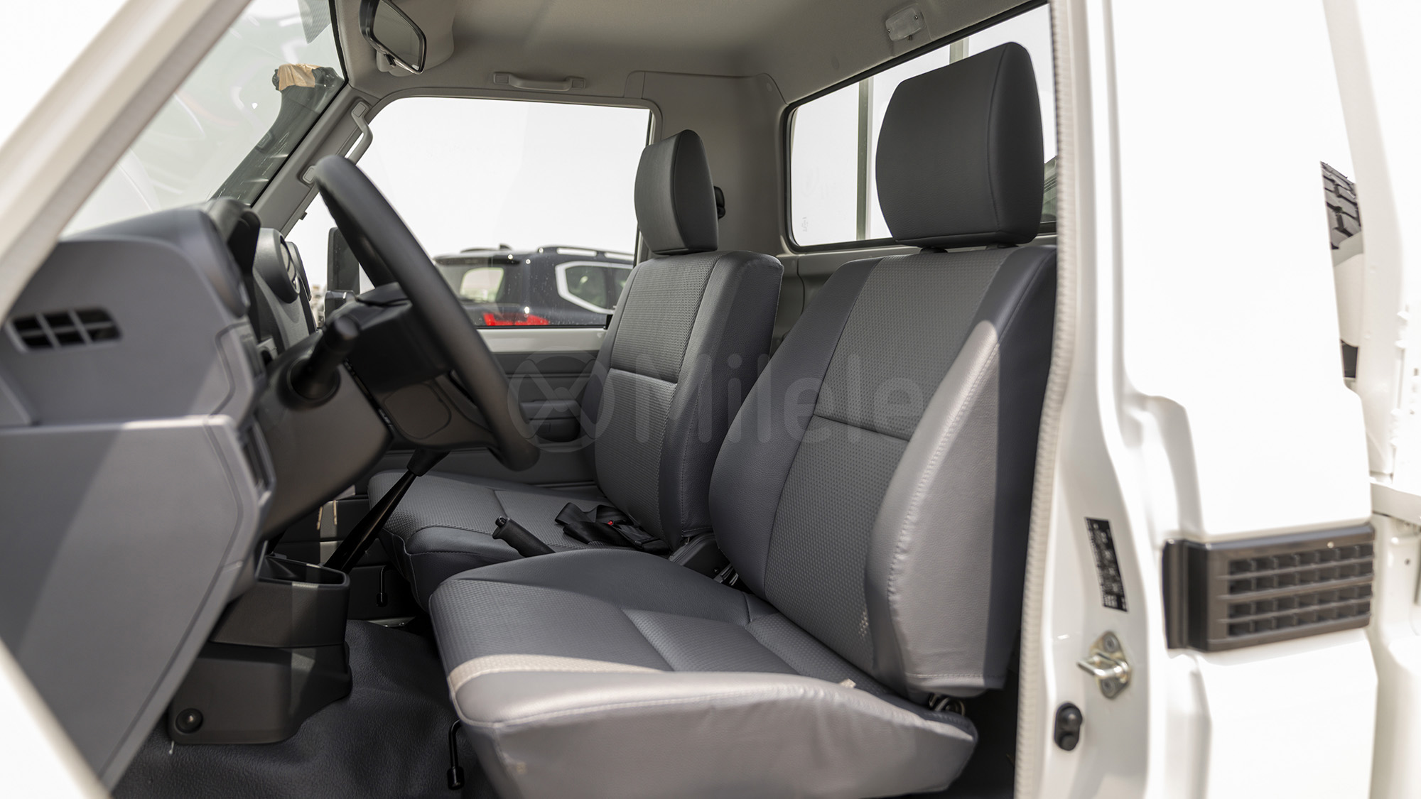 
								(LHD) TOYOTA LC79SC 4.0P MT 4X4 MY2025 – WHITE full									