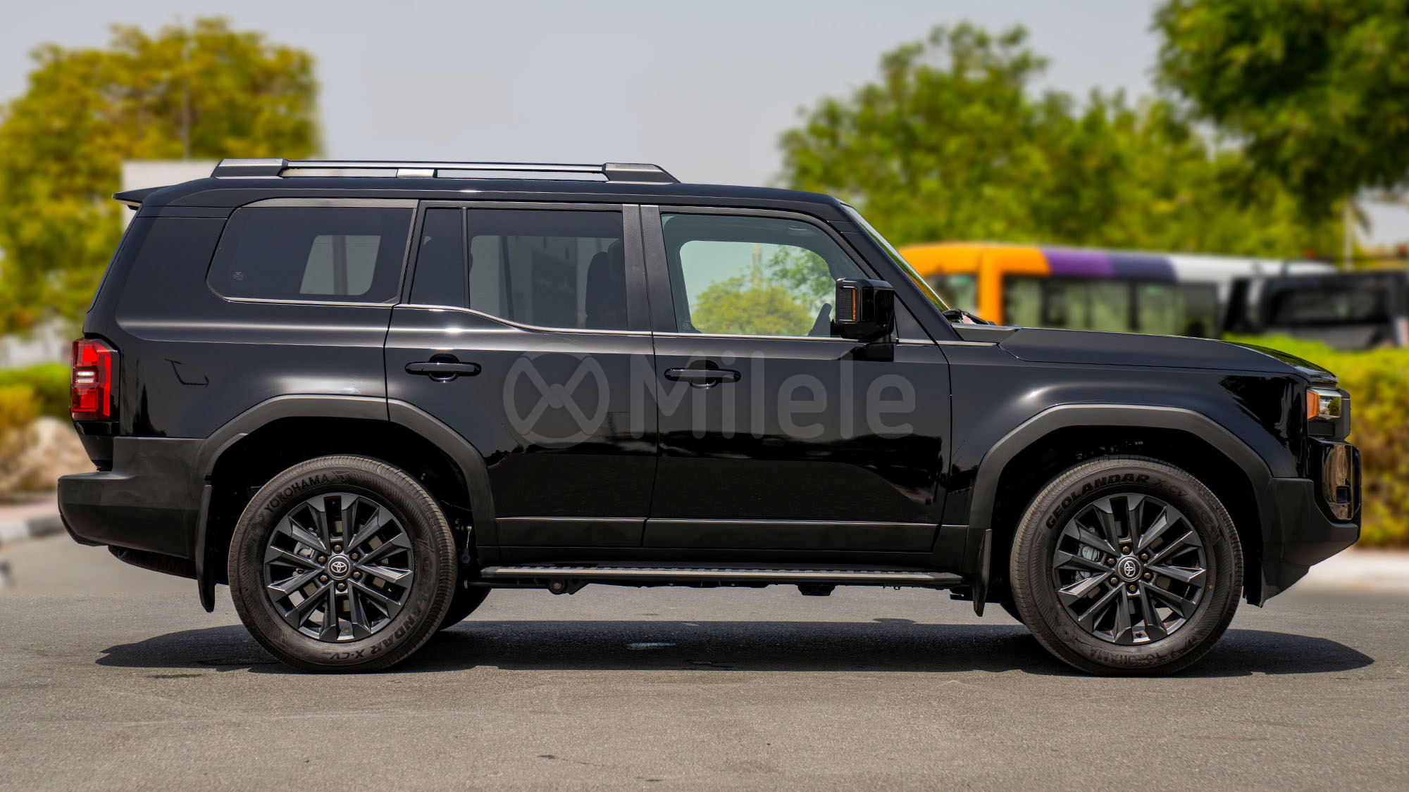 
								(LHD) TOYOTA PRADO 250 PREMIUM 2.4P HEV AT 4X4 MY2025 – BLACK full									