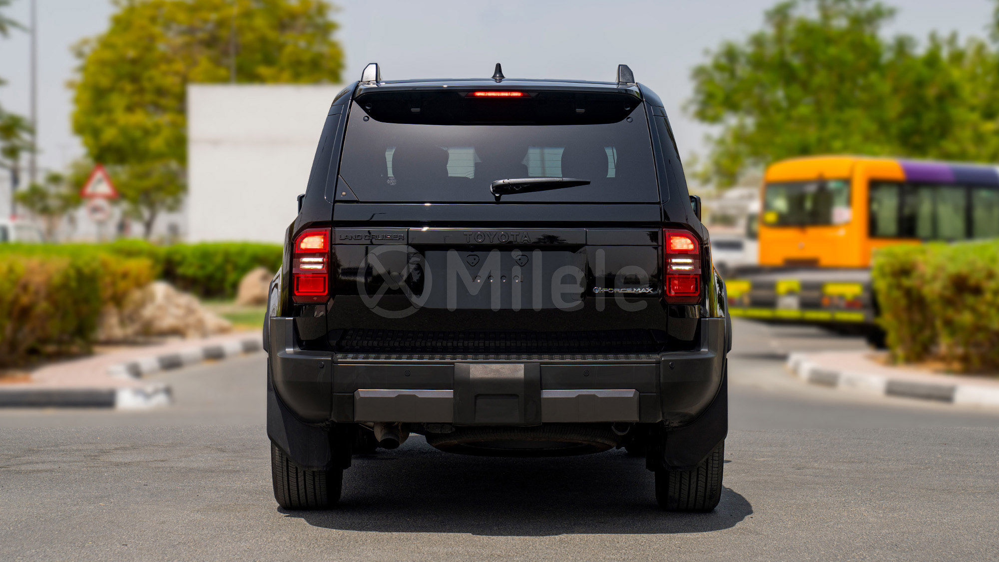 
								(LHD) TOYOTA PRADO 250 PREMIUM 2.4P HEV AT 4X4 MY2025 – BLACK full									
