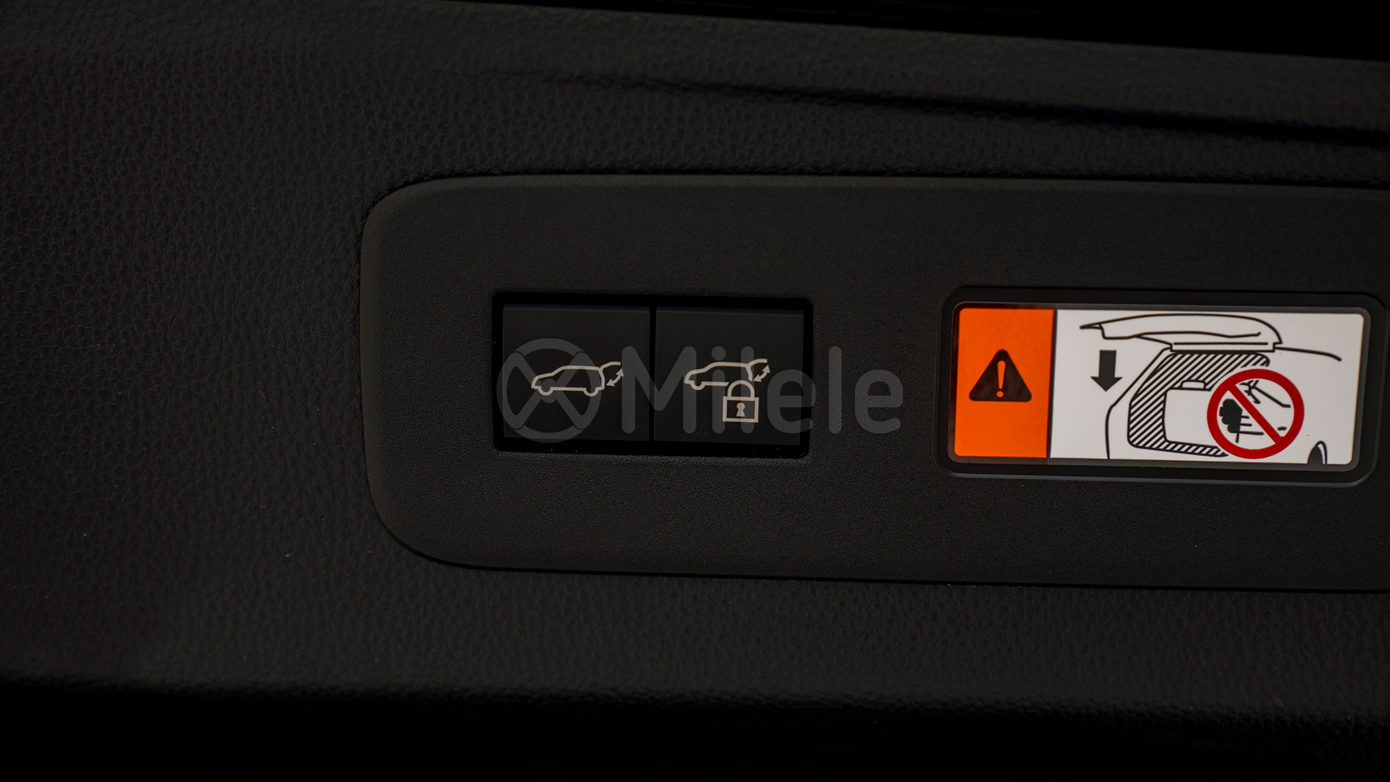 
								(LHD) TOYOTA PRADO 250 PREMIUM 2.4P HEV AT 4X4 MY2025 – BLACK full									