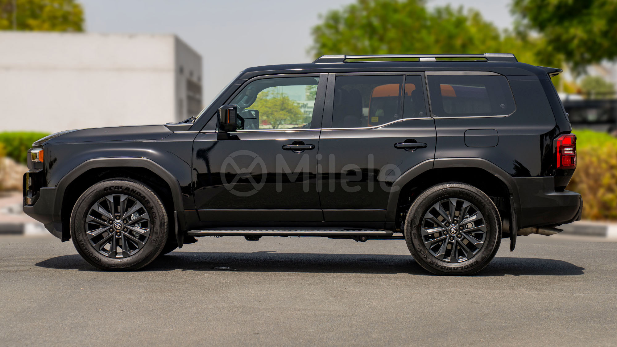 
								(LHD) TOYOTA PRADO 250 PREMIUM 2.4P HEV AT 4X4 MY2025 – BLACK full									