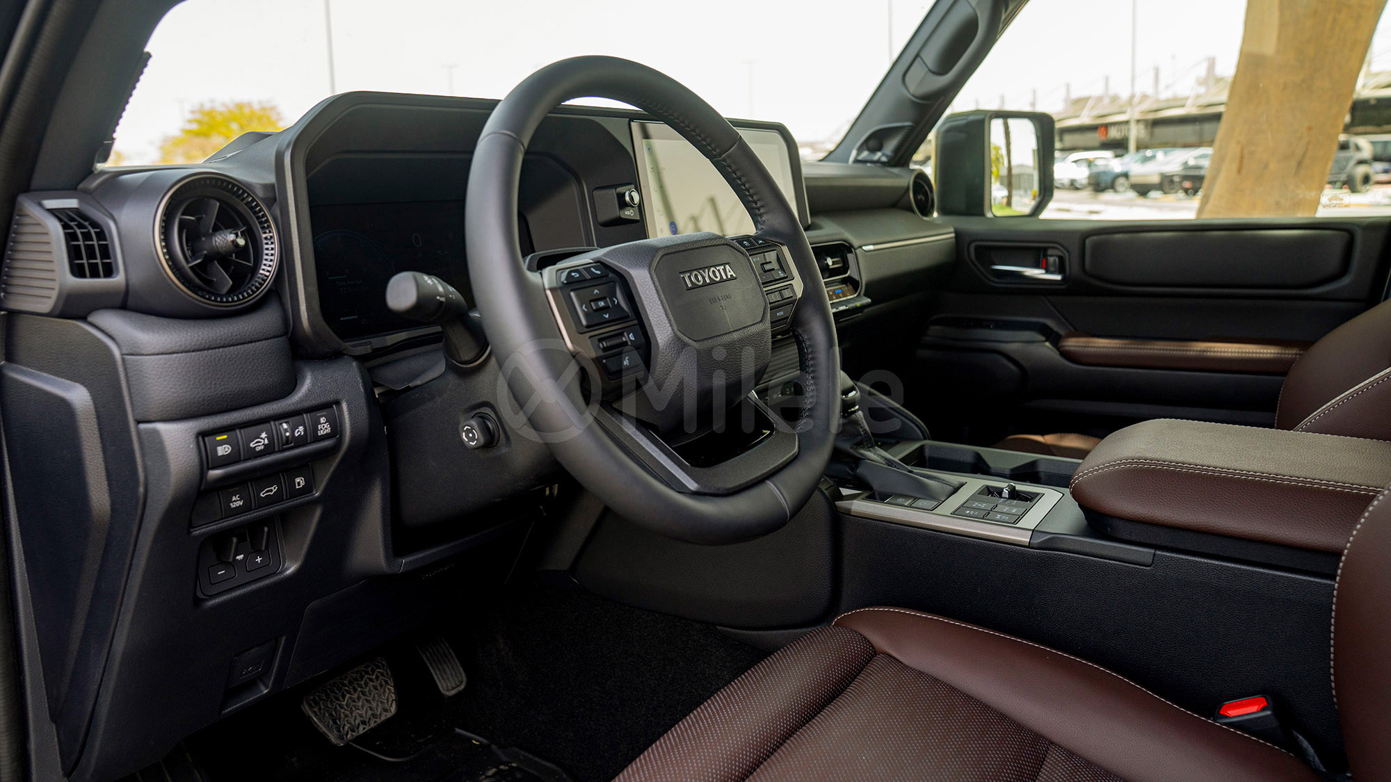 
								(LHD) TOYOTA PRADO 250 PREMIUM 2.4P HEV AT 4X4 MY2025 – BLACK full									