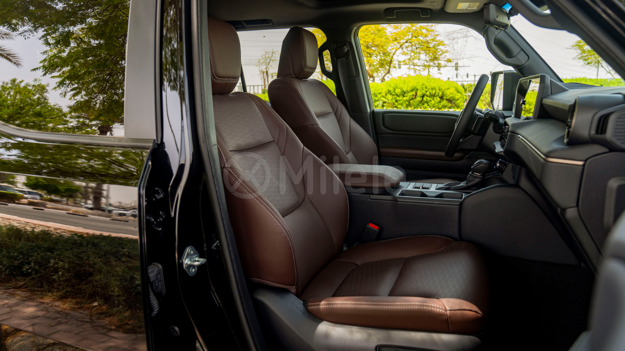 
								(LHD) TOYOTA PRADO 250 PREMIUM 2.4P HEV AT 4X4 MY2025 – BLACK full									