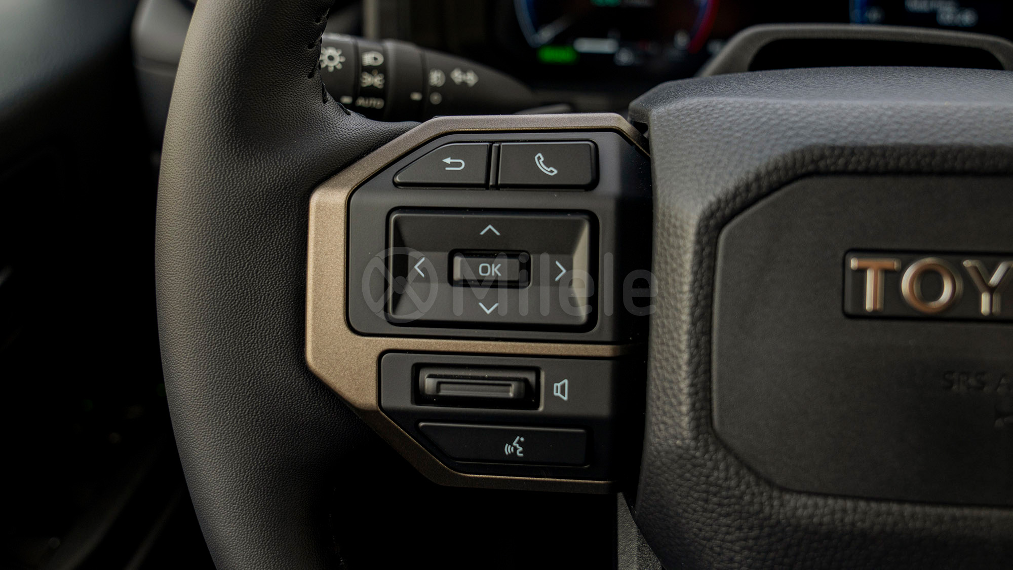 
								(LHD) TOYOTA PRADO 250 PREMIUM 2.4P HEV AT 4X4 MY2025 – BLACK full									