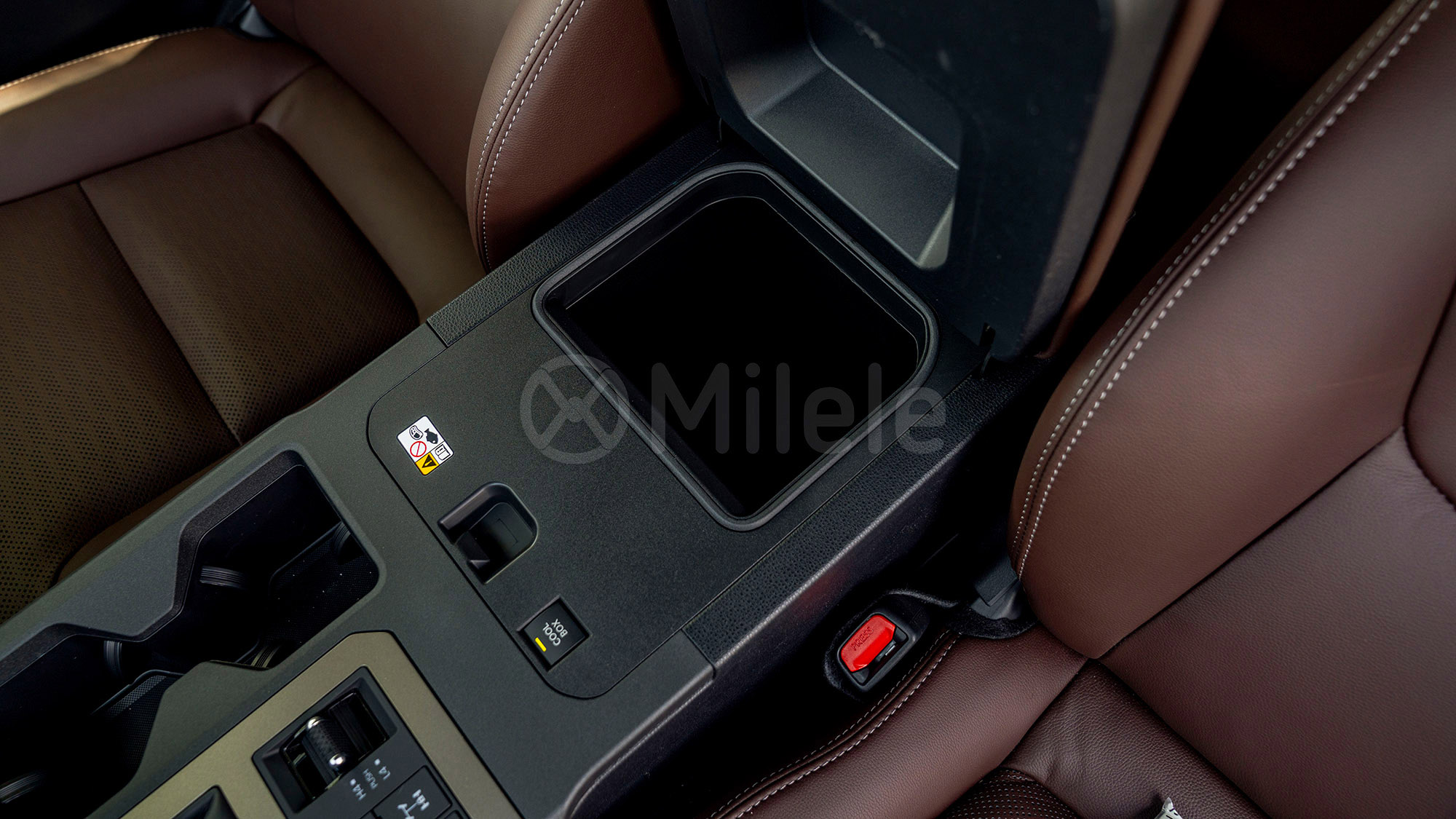 
								(LHD) TOYOTA PRADO 250 PREMIUM 2.4P HEV AT 4X4 MY2025 – BLACK full									