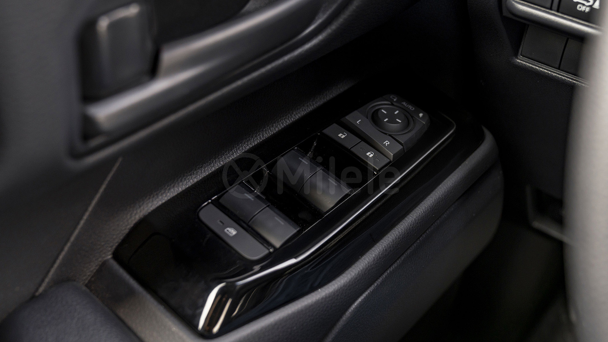 
(LHD) TOYOTA PRADO TXL 2.4P AT 4X4 MY2025 – BLACK full									