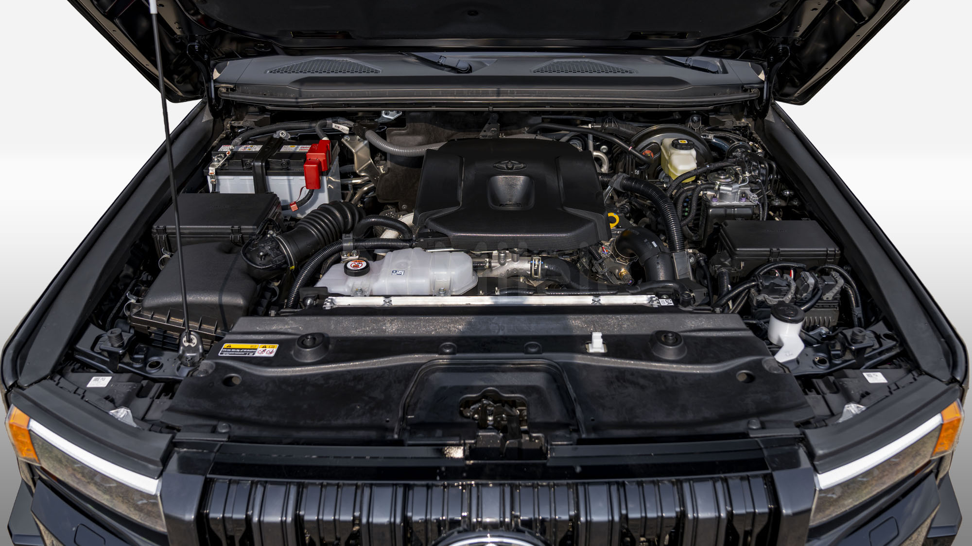 
(LHD) TOYOTA PRADO 250 VX PREMIUM 2.8D AT MY2026 – ATTITUDE BLACK full									