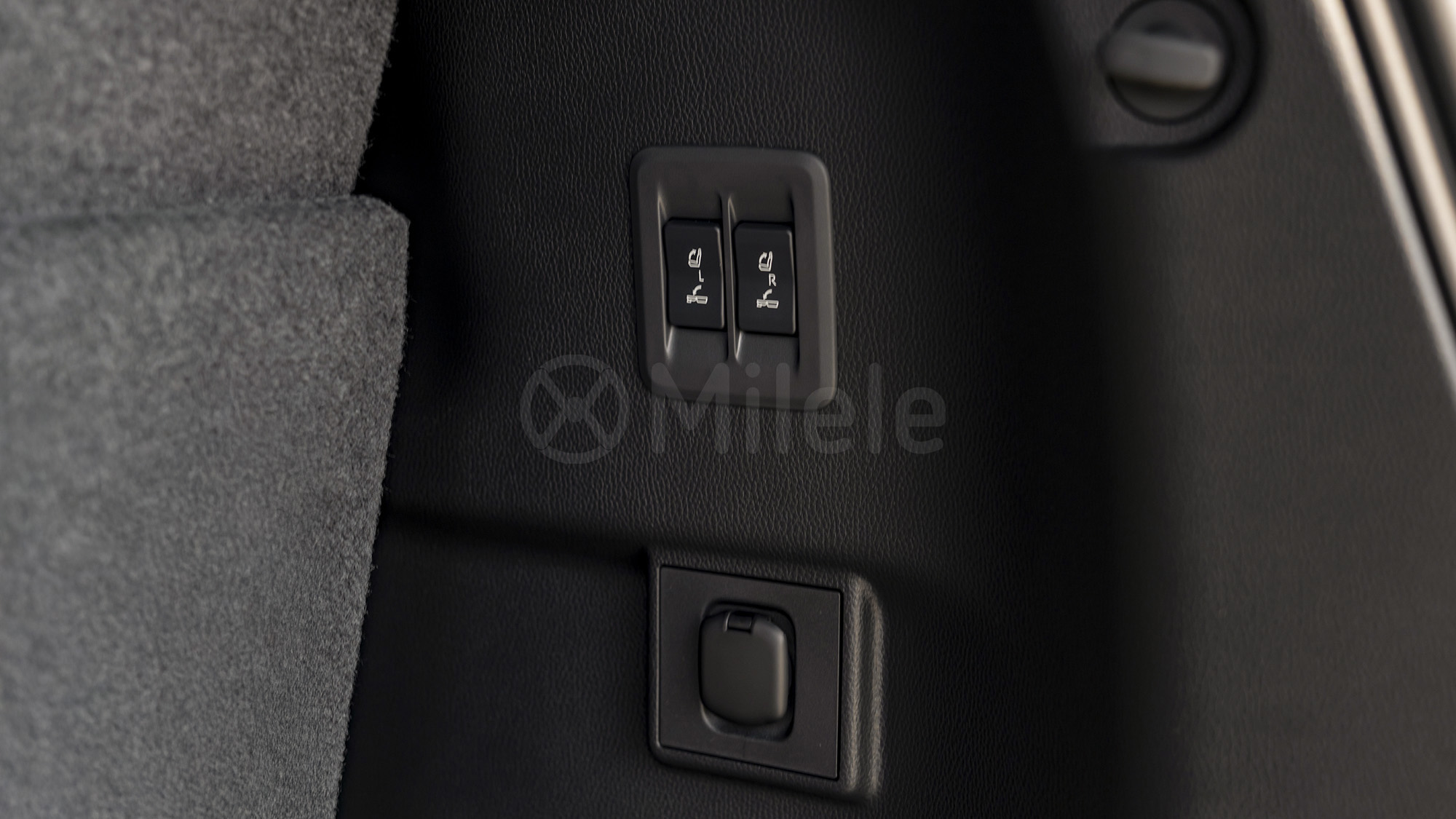 
(LHD) TOYOTA PRADO 250 VX PREMIUM 2.8D AT MY2026 – ATTITUDE BLACK full									